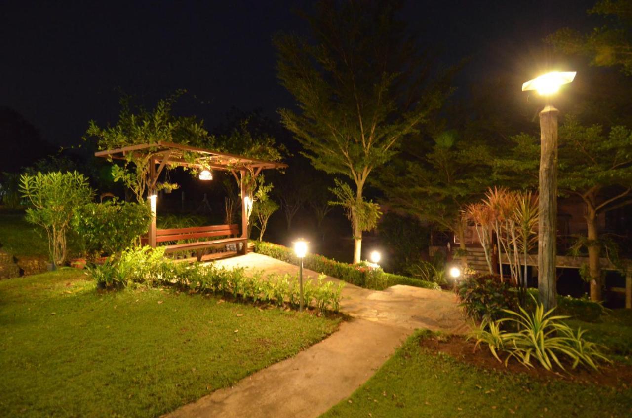 Baan Wanwaree Bed and Breakfast Kanchanaburi Eksteriør billede