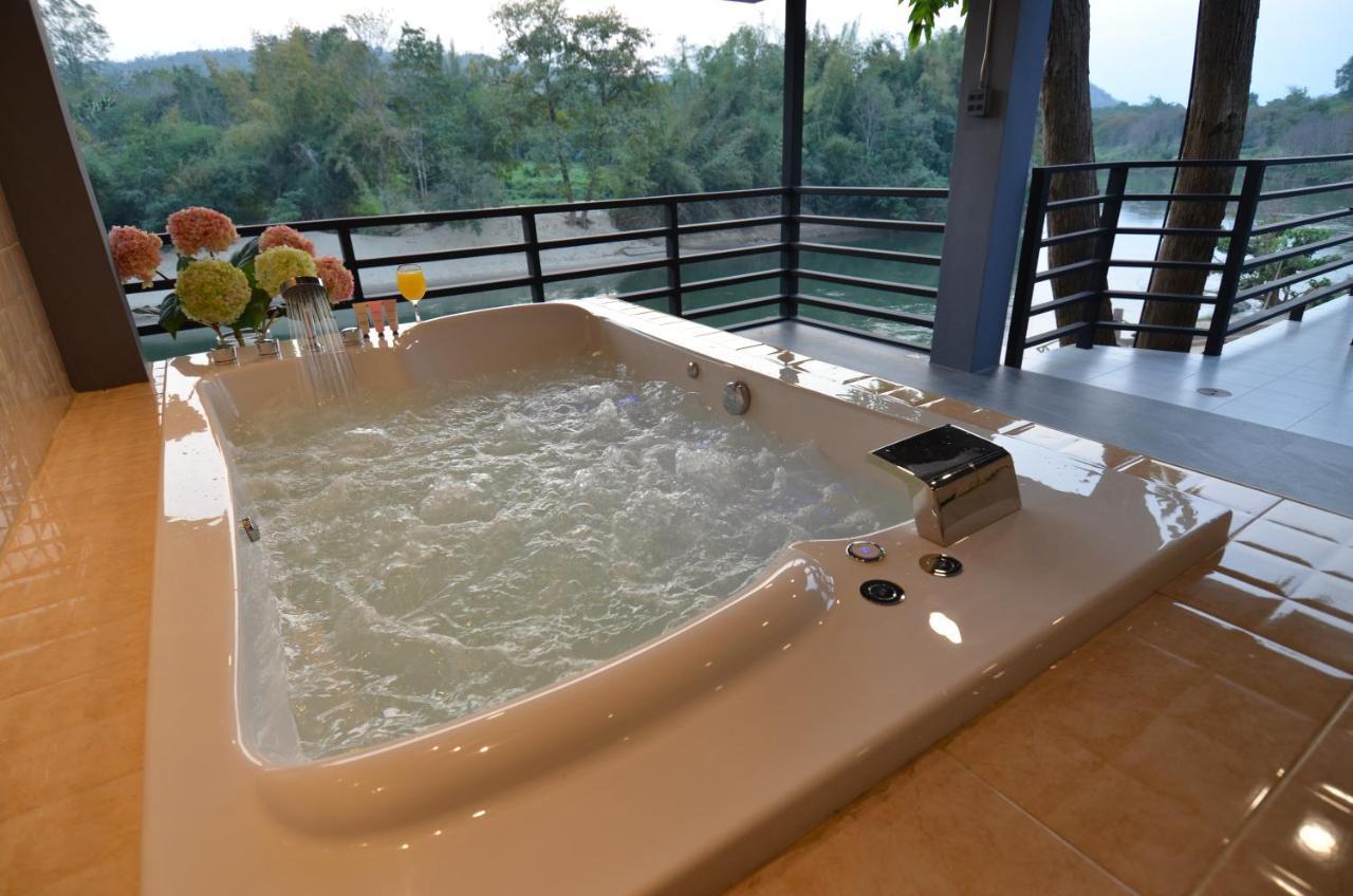 Baan Wanwaree Bed and Breakfast Kanchanaburi Eksteriør billede