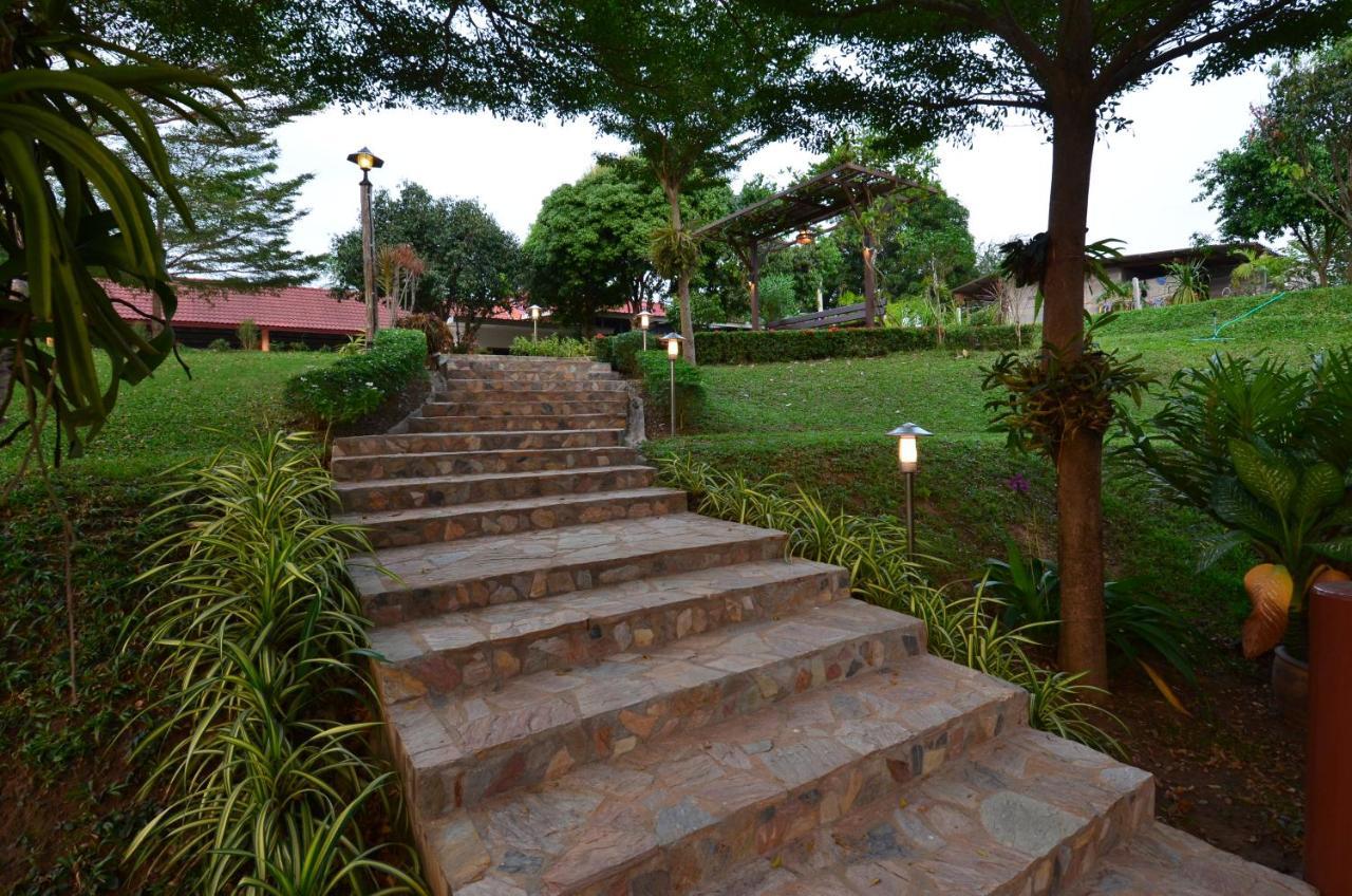 Baan Wanwaree Bed and Breakfast Kanchanaburi Eksteriør billede
